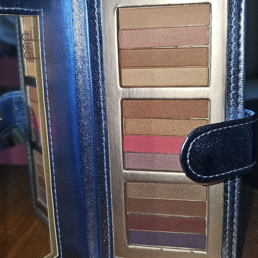Vintage Pop Beauty Blue Eyes Eyeshadow Palette - Collector's Item - Never Used